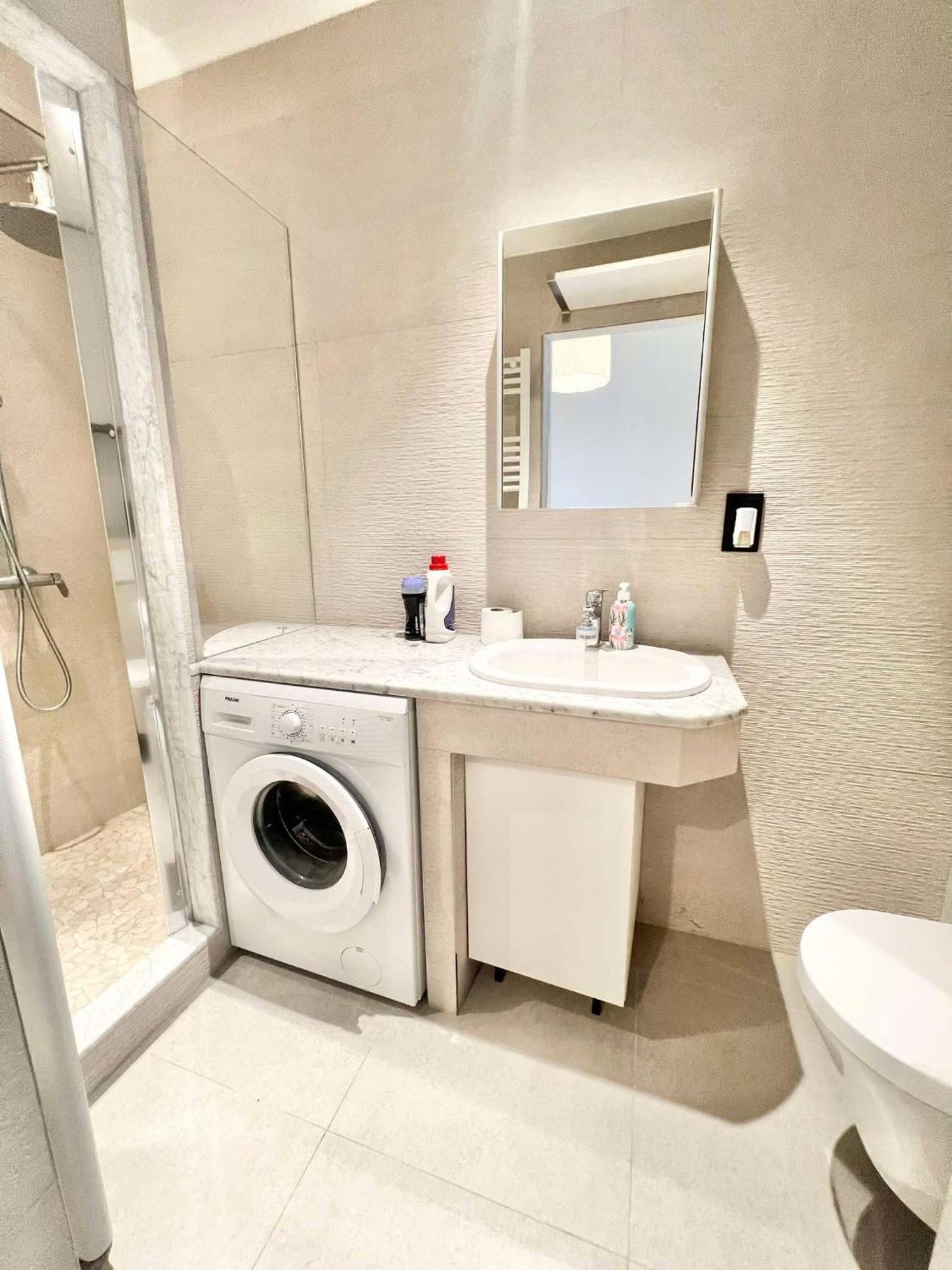 Elegance & Confort A Tour&taxis Apartment Brussels